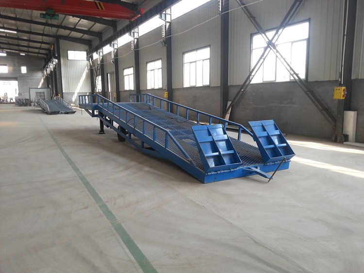 移動(dòng)液壓式登車(chē)橋