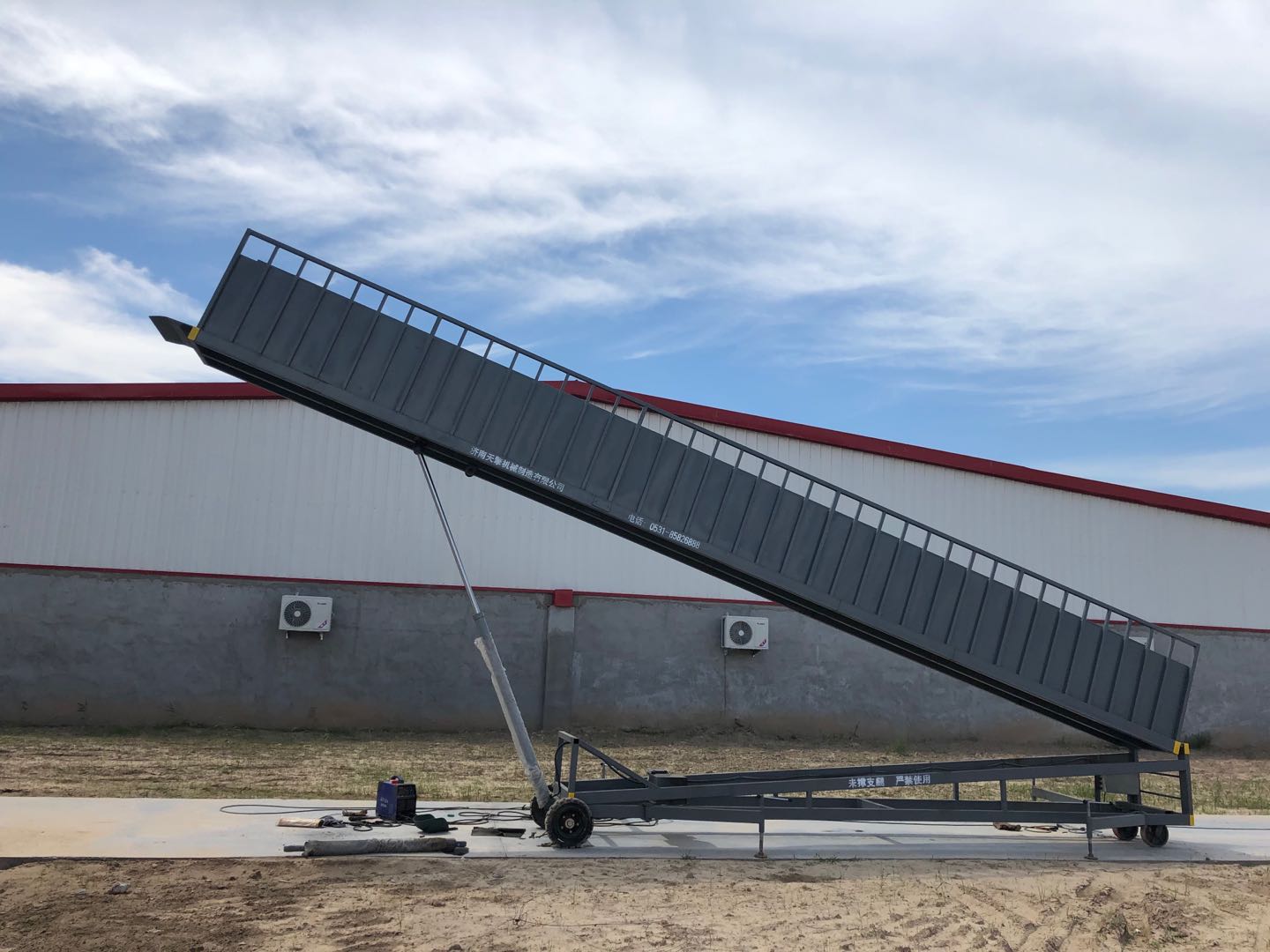 移動(dòng)式卸豬臺(tái)