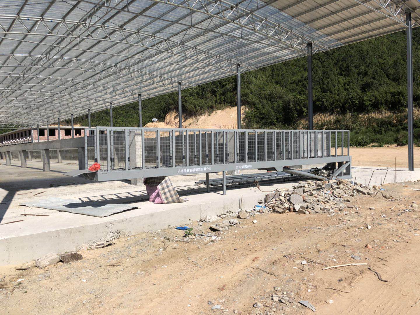 江門(mén)客戶定制的8.5米卸豬臺(tái)已到貨