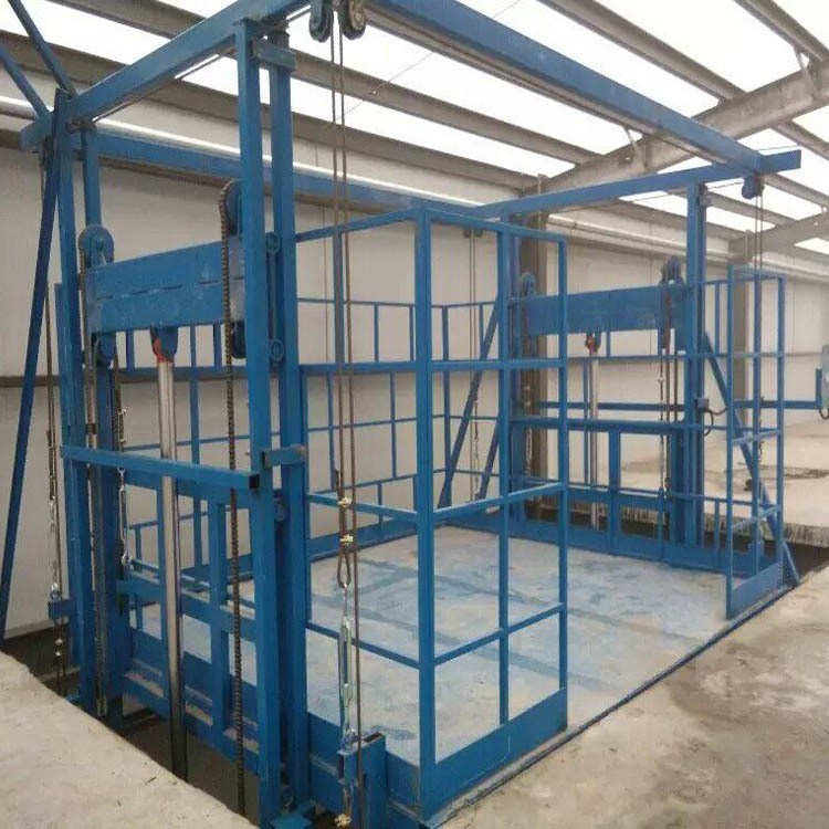 四柱導(dǎo)軌液壓式升降貨梯