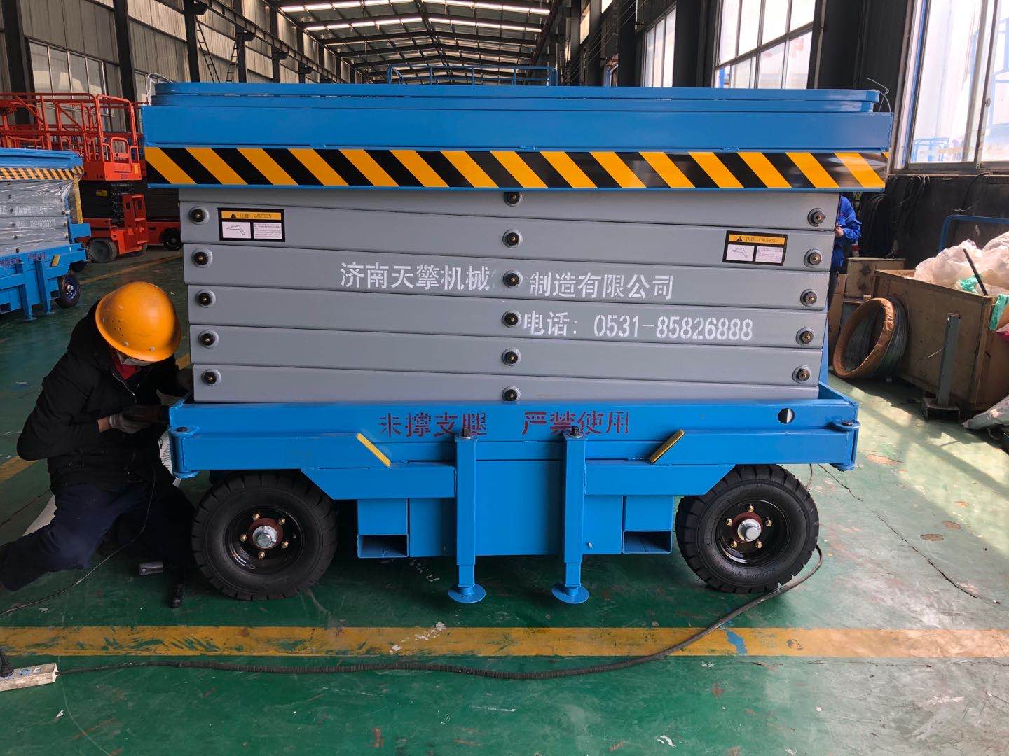 10米1噸移動式升降機發(fā)往淄博