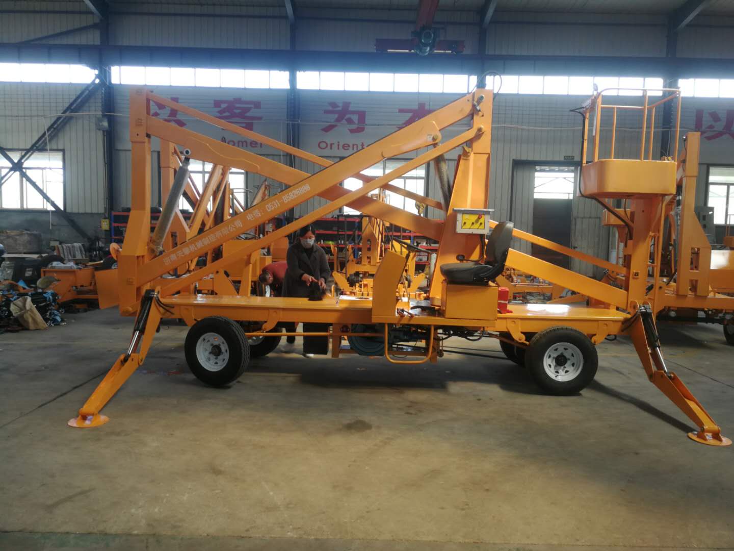 14米曲臂式升降機（柴油機）發(fā)往四川廣安