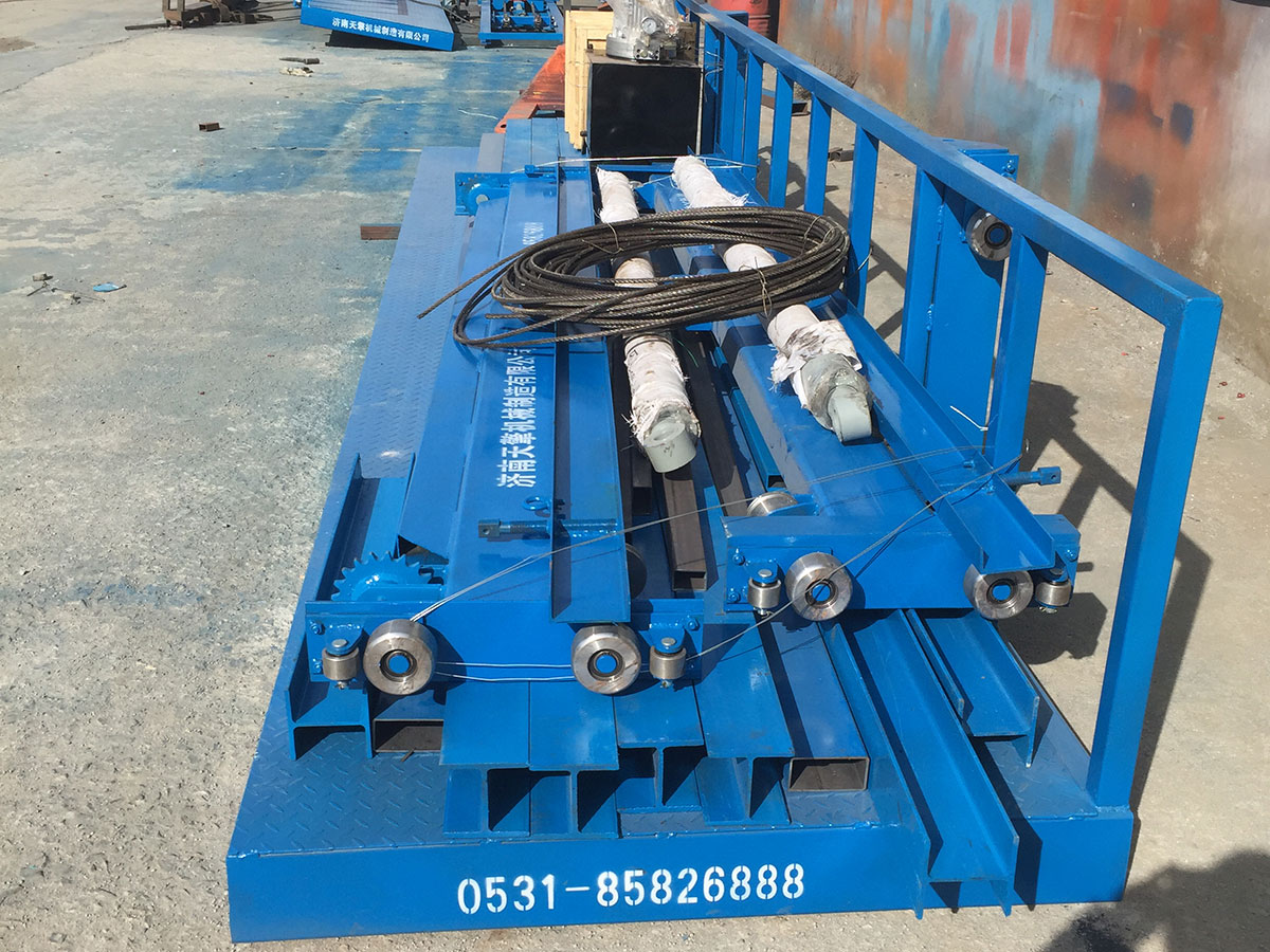 汽車舉升機(jī)發(fā)貨（導(dǎo)軌式升降貨梯）