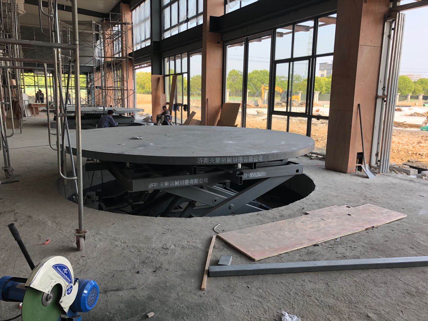 汽車升降旋轉(zhuǎn)舞臺(tái)