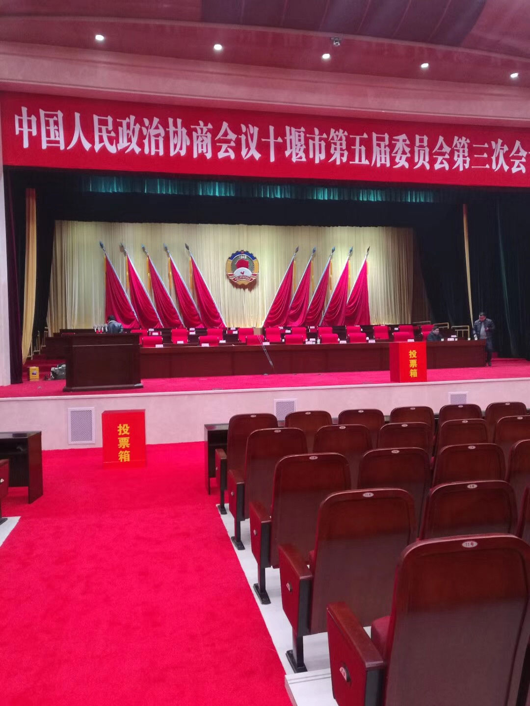 大型階梯升降舞臺安裝完成