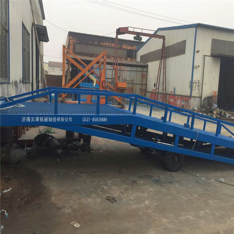 移動(dòng)液壓登車橋發(fā)貨