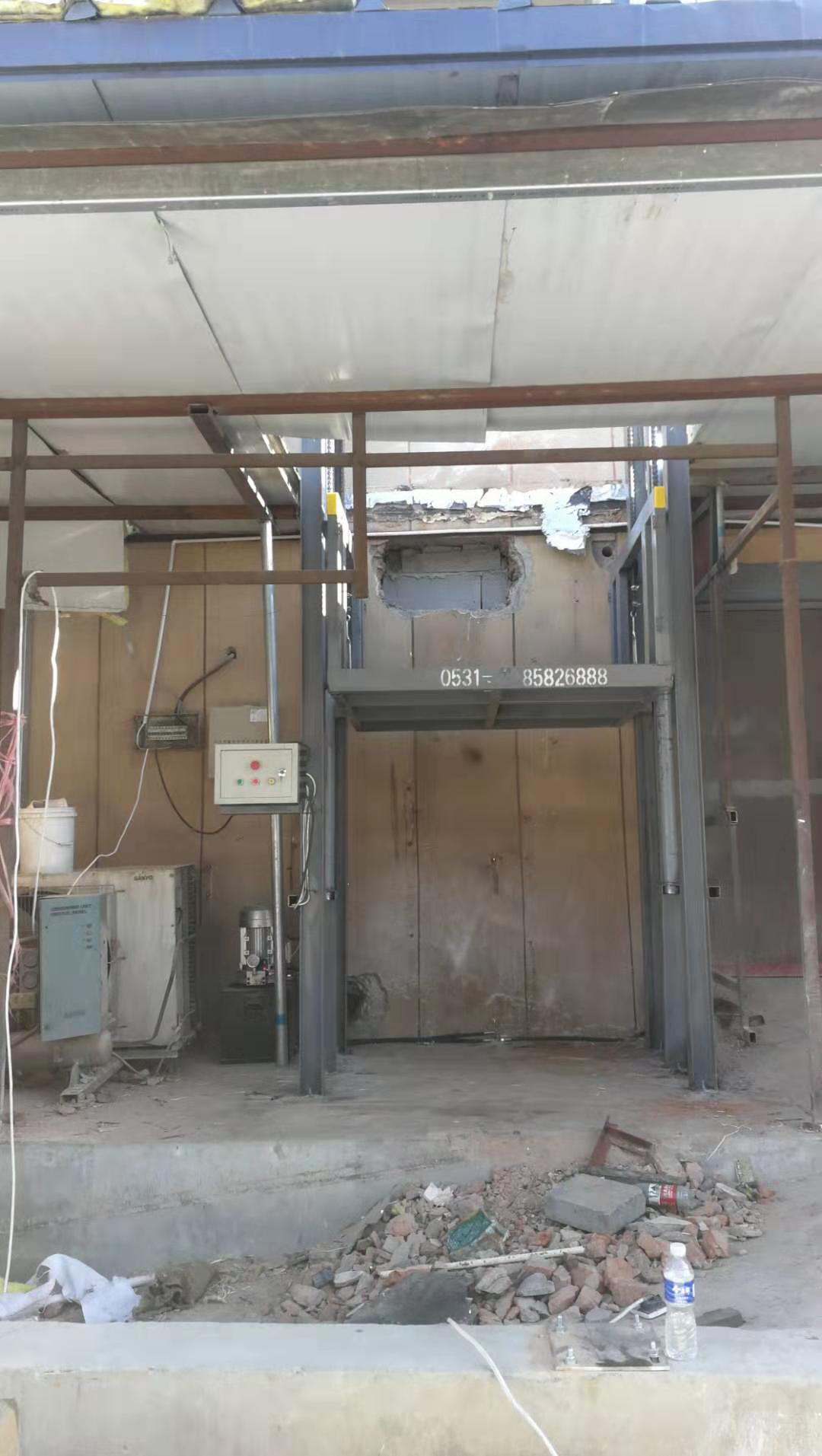 北京2噸導(dǎo)軌升降貨梯安裝完畢