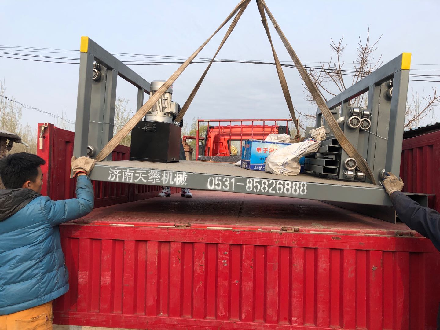 導(dǎo)軌式升降貨梯到目的地