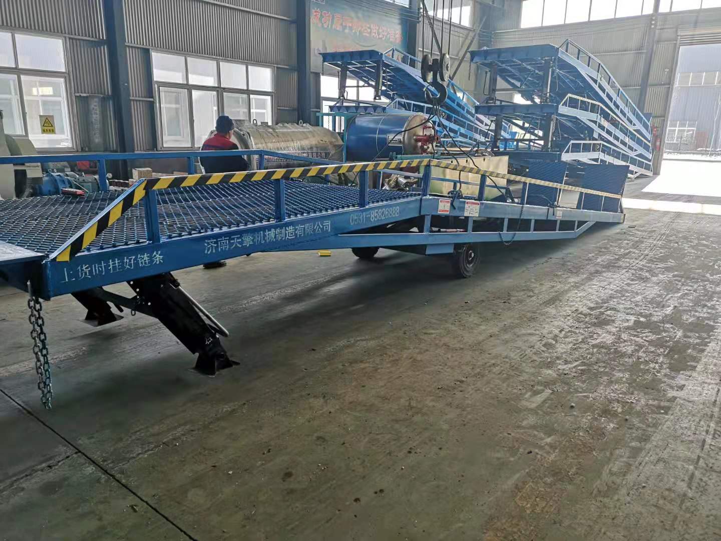 8噸移動(dòng)式液壓登車橋發(fā)貨