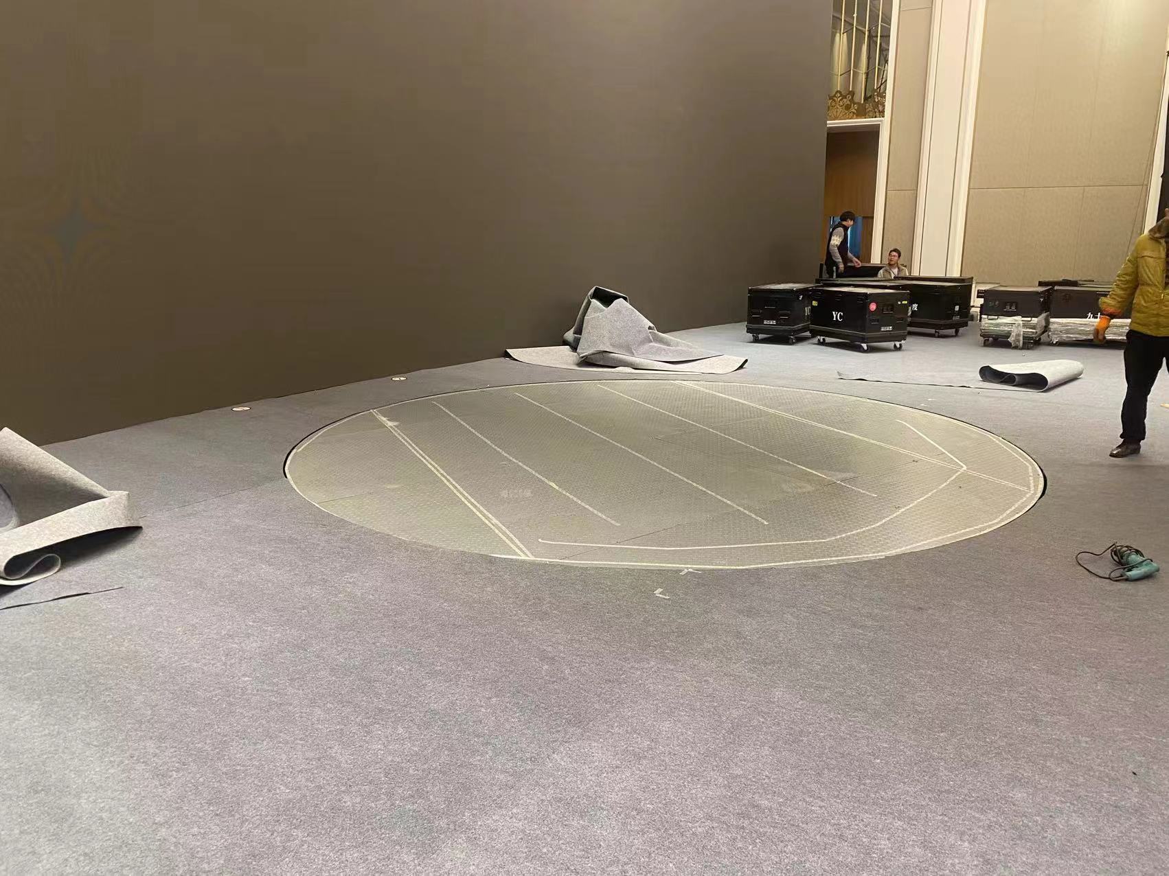 汽車旋轉(zhuǎn)展臺(tái)安裝現(xiàn)場(chǎng)